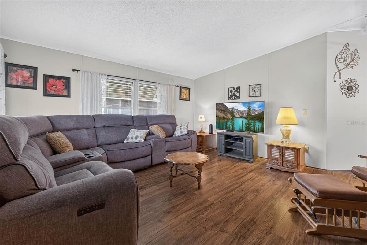 39200 OLA AVENUE — photo 9 of 49