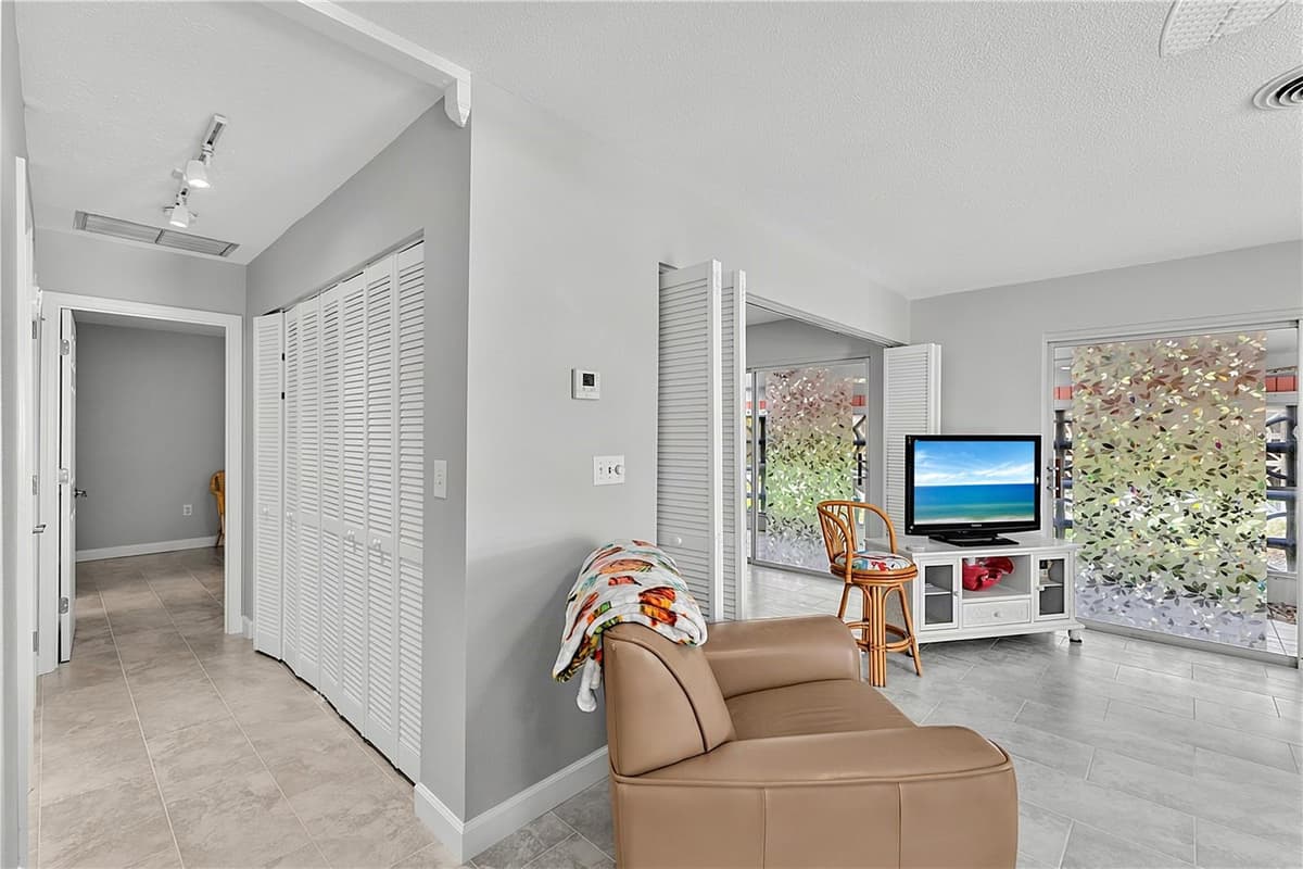 1205 TARPON CENTER DRIVE — photo 17 of 28