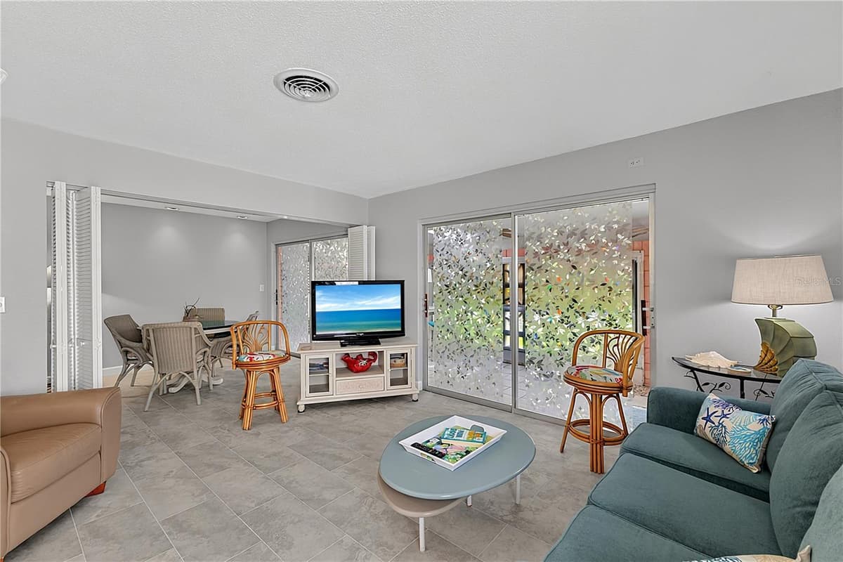 1205 TARPON CENTER DRIVE — photo 13 of 28