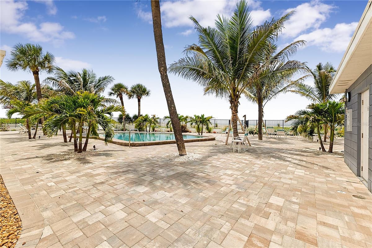 1205 TARPON CENTER DRIVE — photo 10 of 28