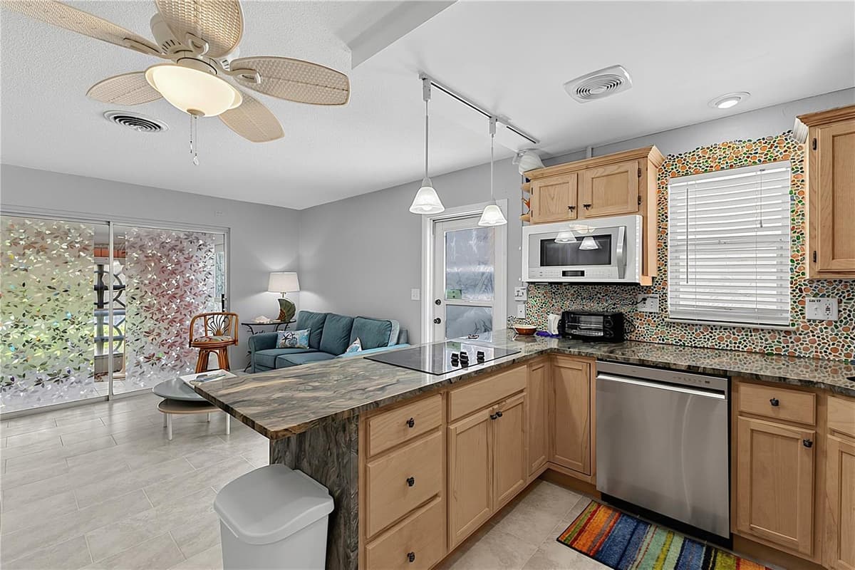 1205 TARPON CENTER DRIVE — photo 16 of 28