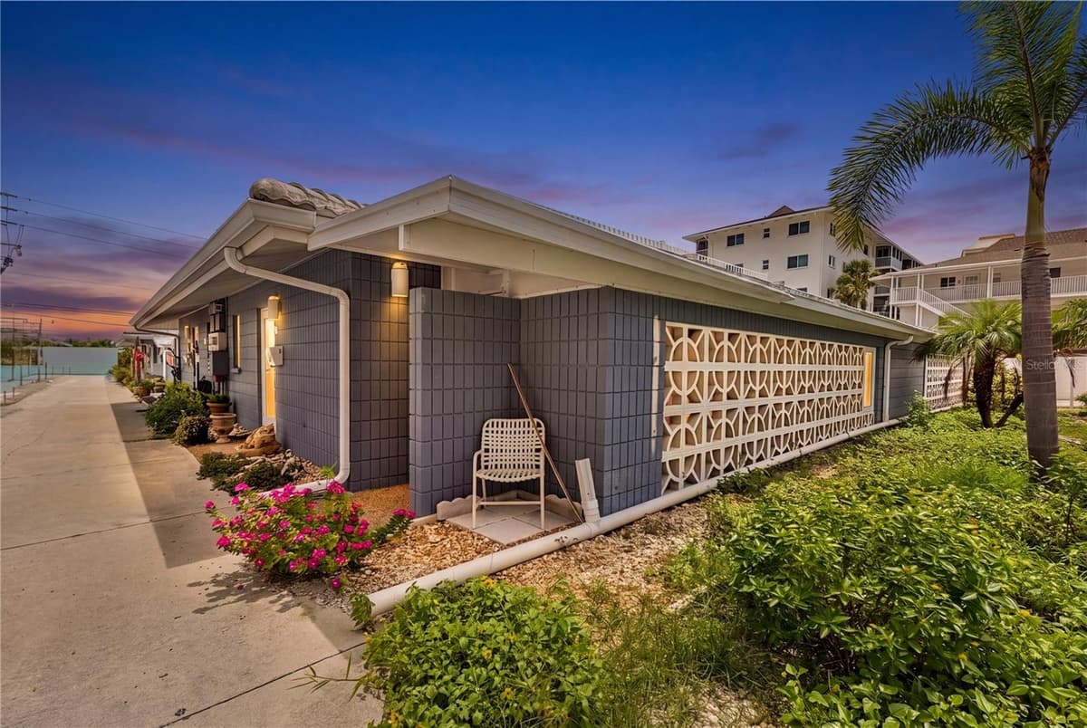 1205 TARPON CENTER DRIVE — photo 5 of 28