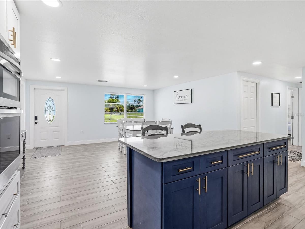 13641 DRYSDALE AVENUE — photo 12 of 37