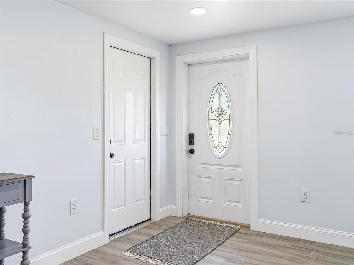 13641 DRYSDALE AVENUE — photo 5 of 37