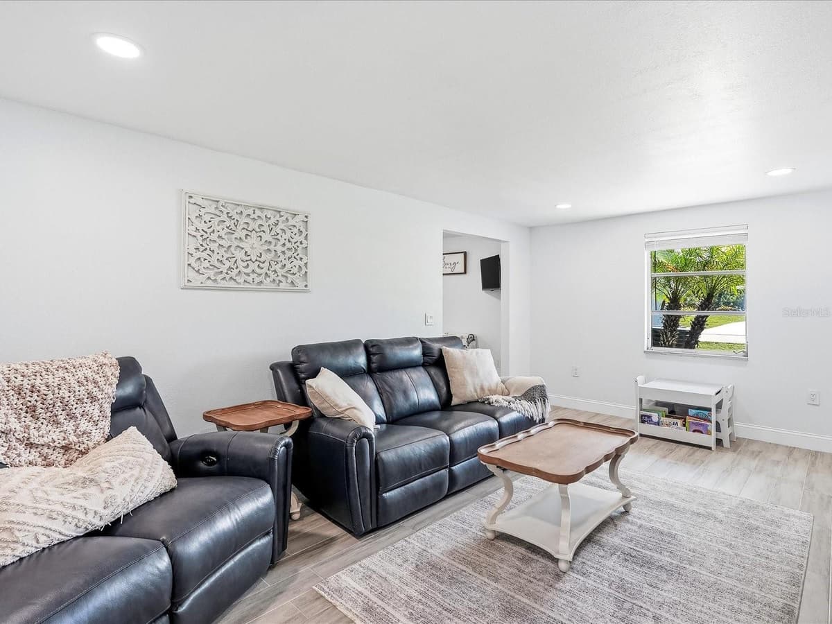 13641 DRYSDALE AVENUE — photo 15 of 37