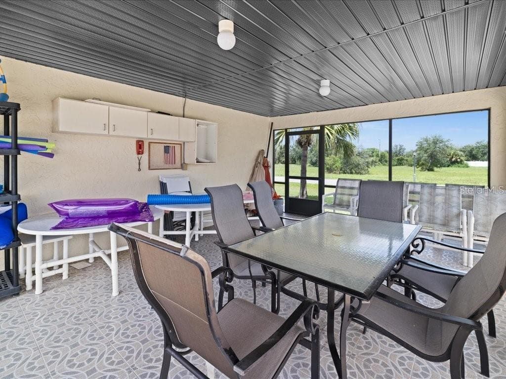 25275 RAMPART BOULEVARD — photo 19 of 23