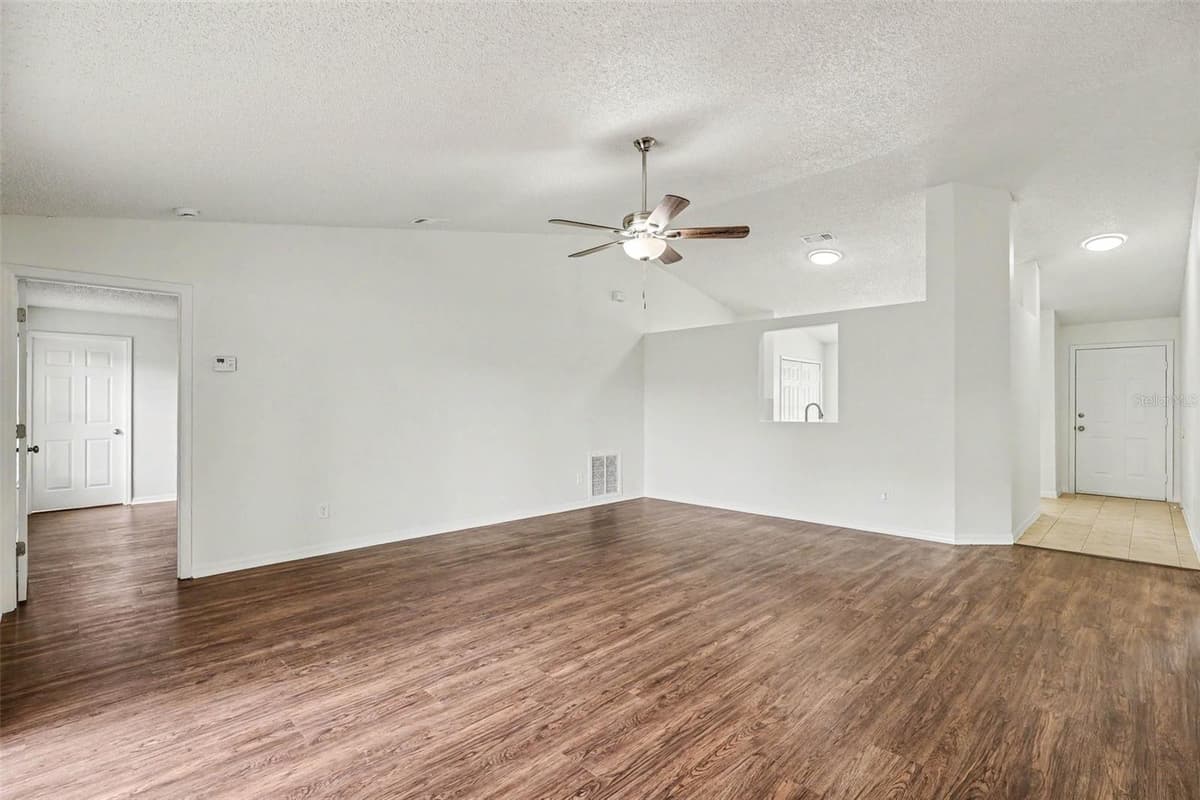 1142 JASLO STREET — photo 3 of 15