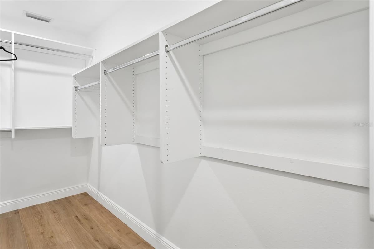 1046 SYLVIA LANE — photo 17 of 26