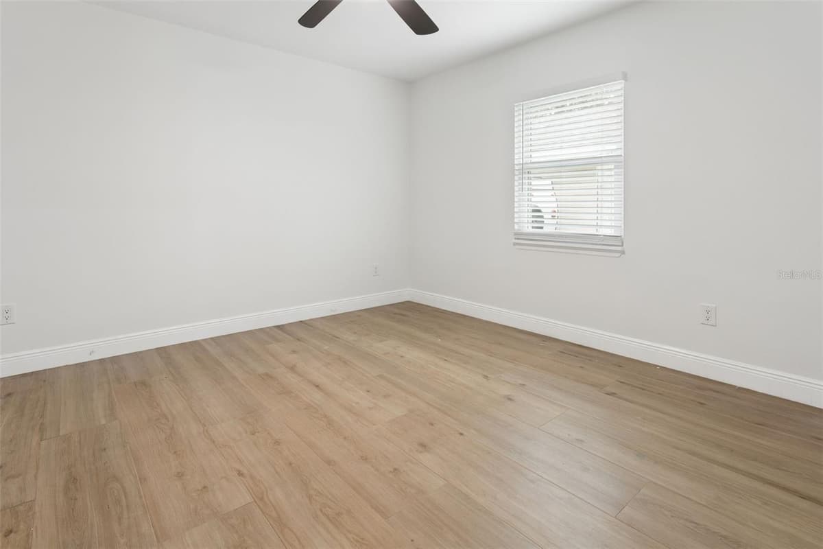 1046 SYLVIA LANE — photo 10 of 26