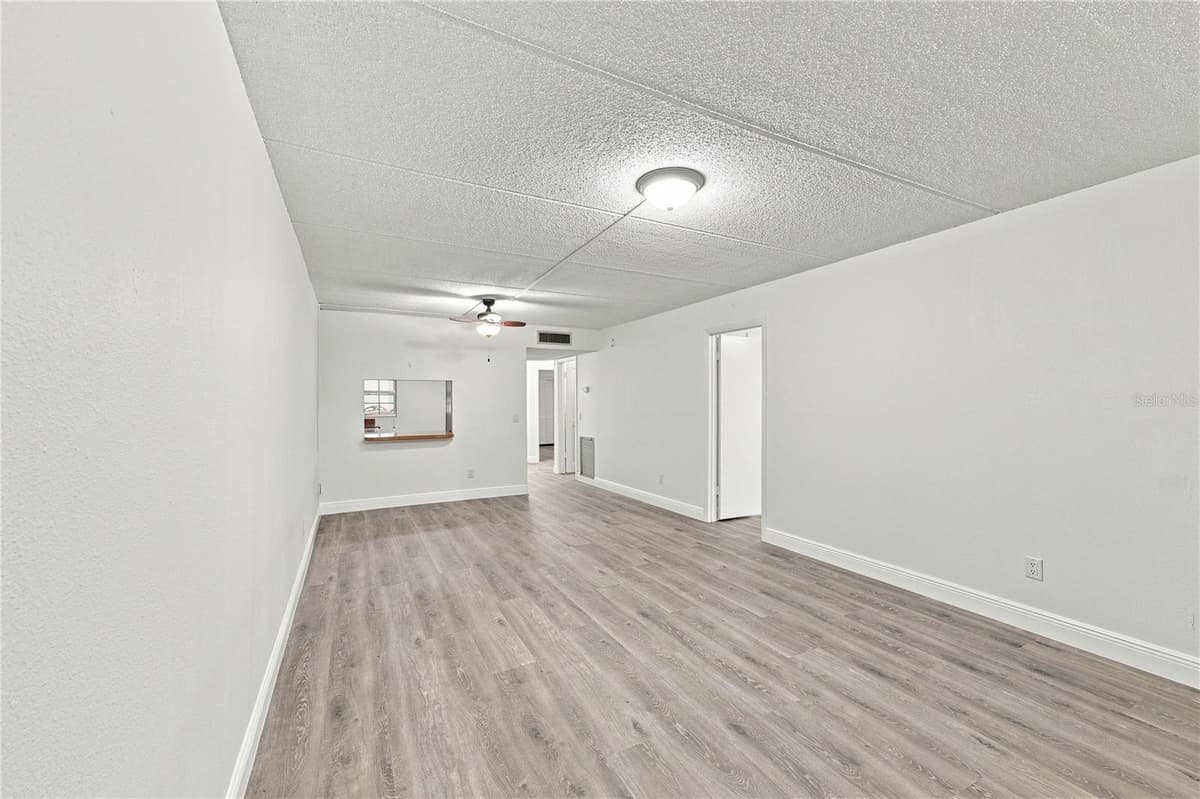 3807 OAK DRIVE — photo 10 of 25