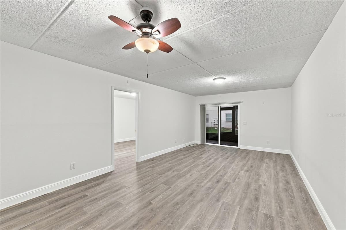 3807 OAK DRIVE — photo 7 of 25