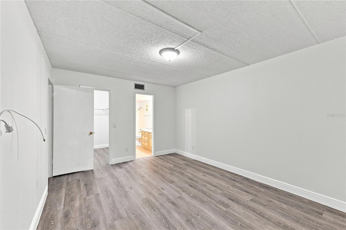 3807 OAK DRIVE — photo 16 of 25