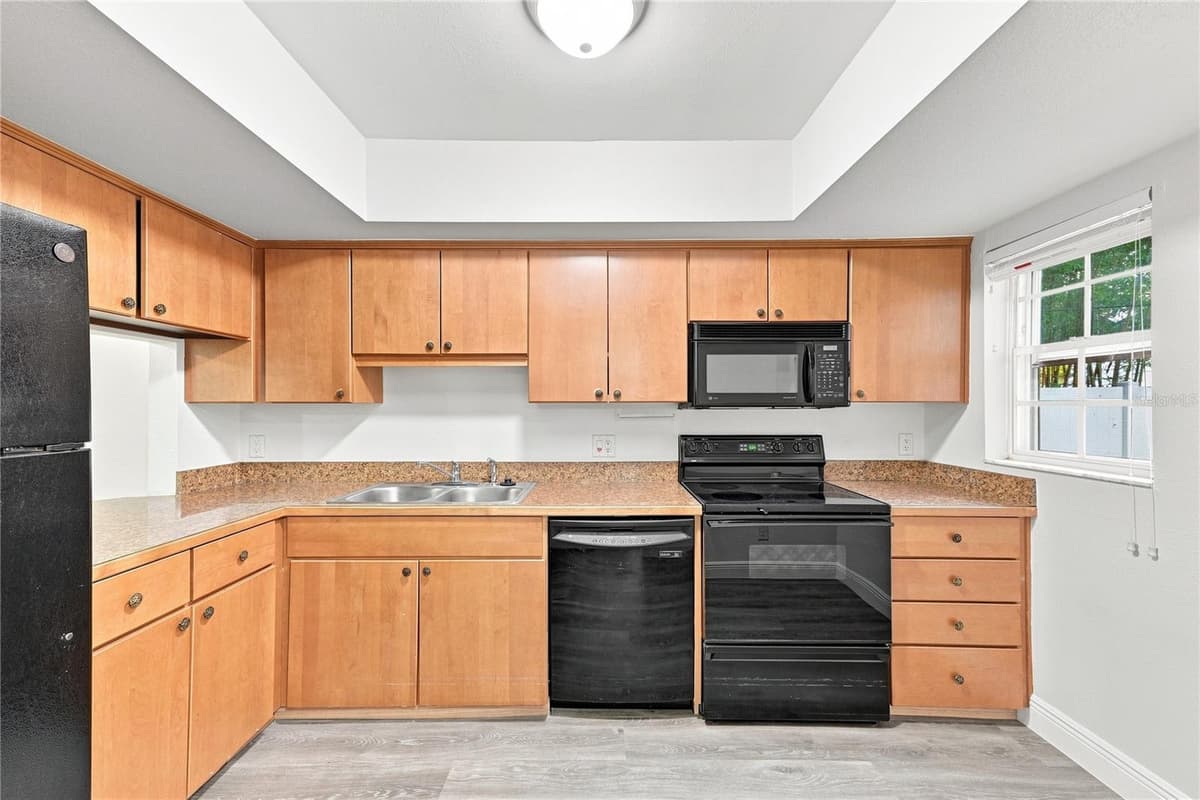 3807 OAK DRIVE — photo 12 of 25
