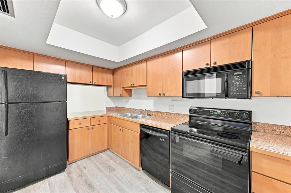 3807 OAK DRIVE — photo 11 of 25
