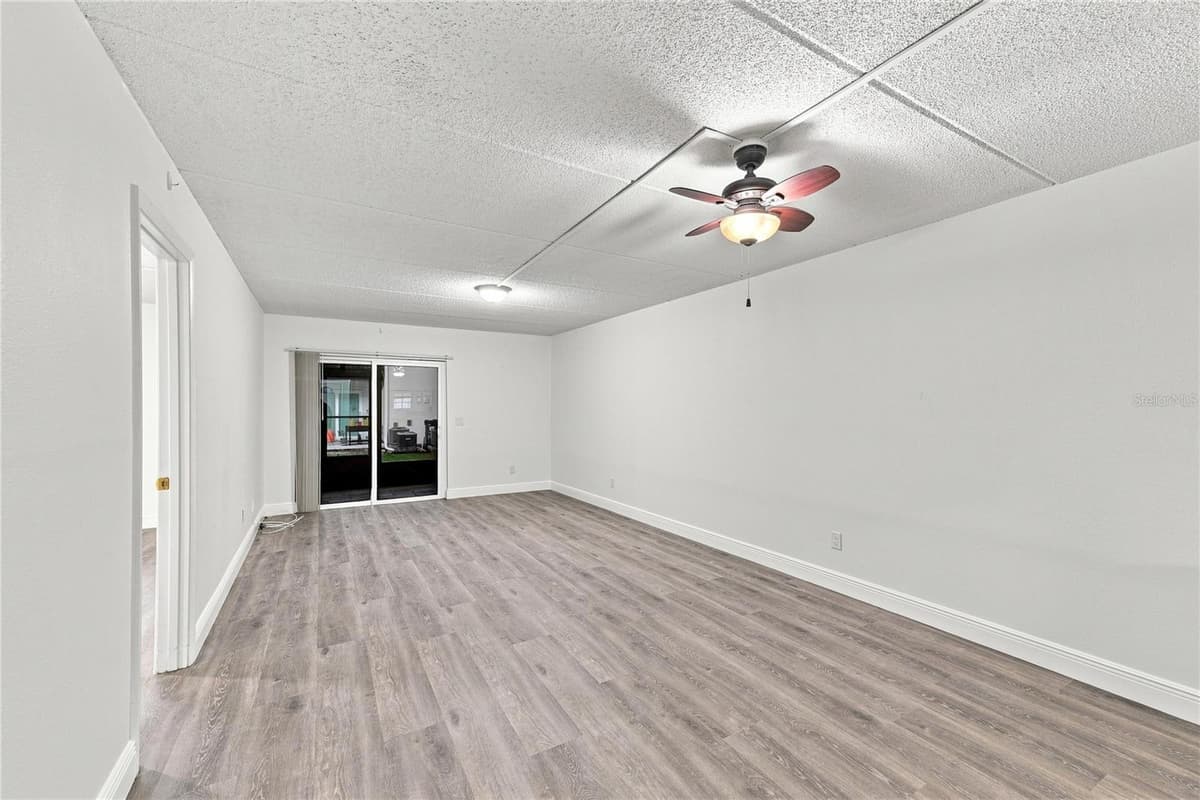 3807 OAK DRIVE — photo 6 of 25