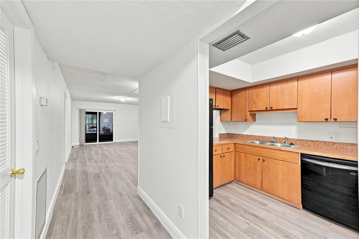 3807 OAK DRIVE — photo 15 of 25