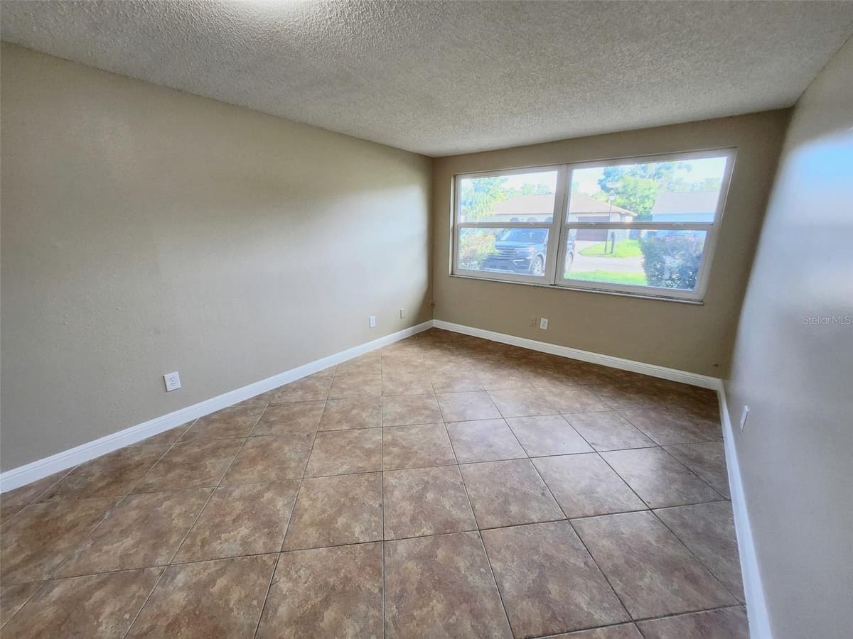 7146 CARMEL AVENUE — photo 13 of 38