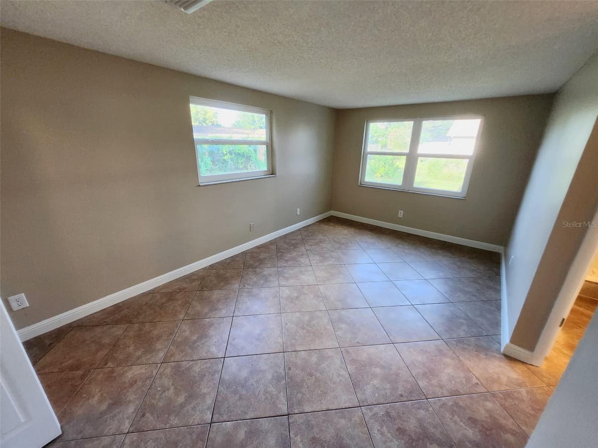 7146 CARMEL AVENUE — photo 19 of 38