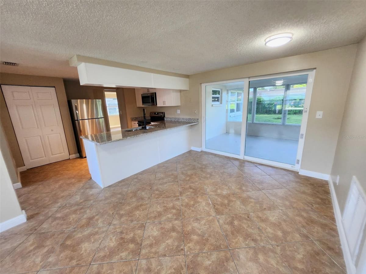 7146 CARMEL AVENUE — photo 15 of 38