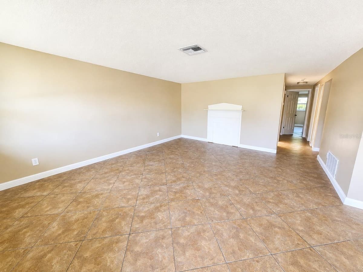 7146 CARMEL AVENUE — photo 5 of 38