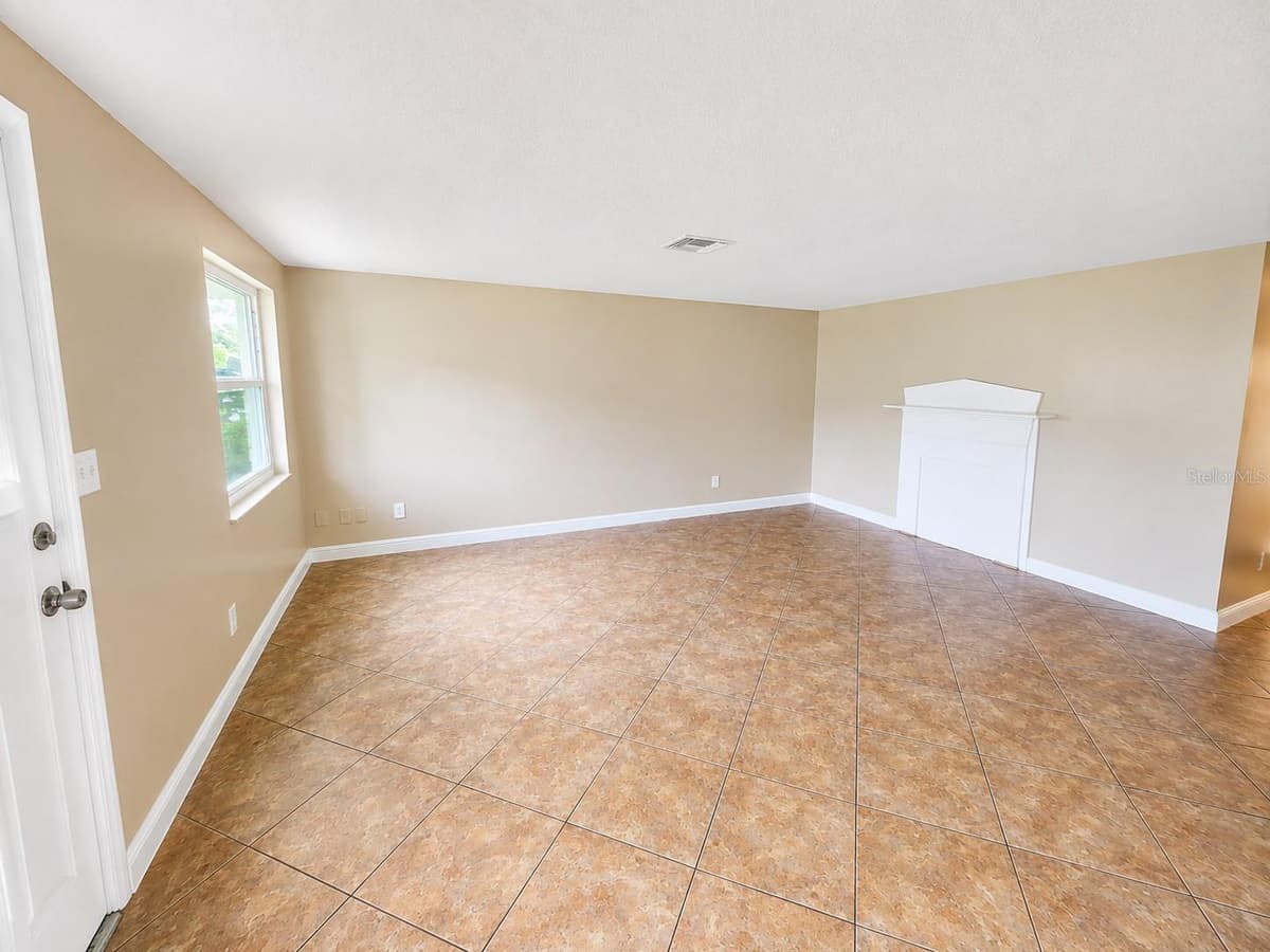 7146 CARMEL AVENUE — photo 7 of 38
