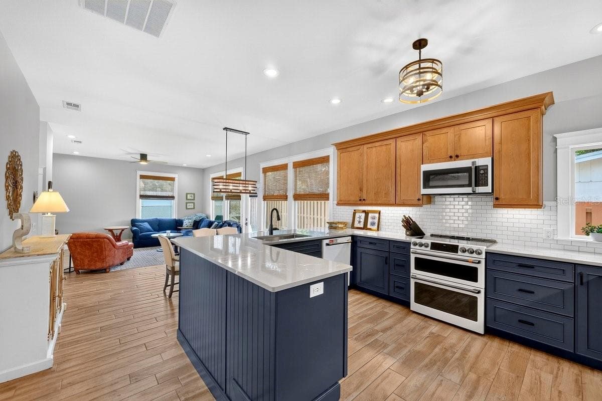 507 GOODWIN AVENUE — photo 9 of 56