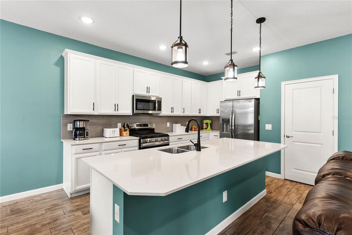 2527 NATOMA BOULEVARD — photo 10 of 52