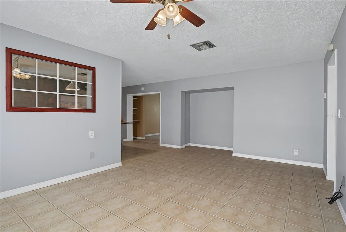 10145 BLUFF COURT — photo 9 of 45