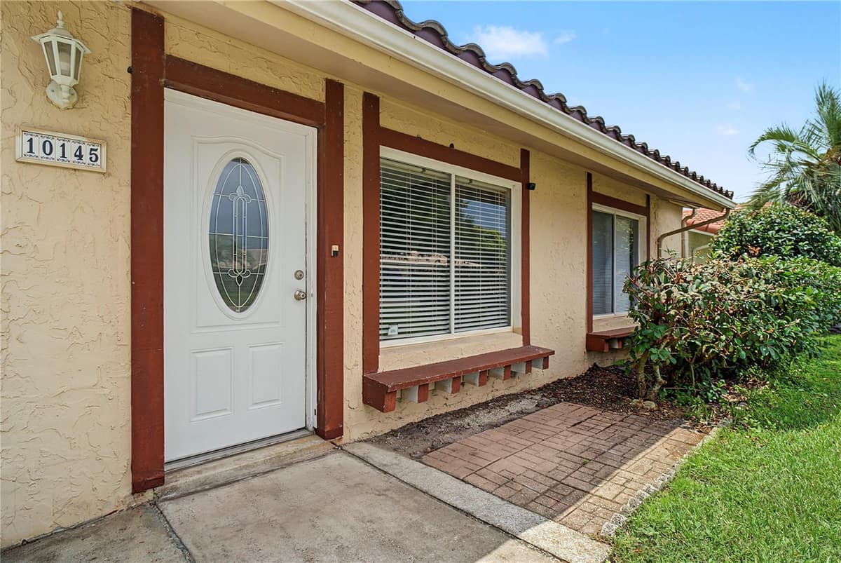 10145 BLUFF COURT — photo 5 of 45