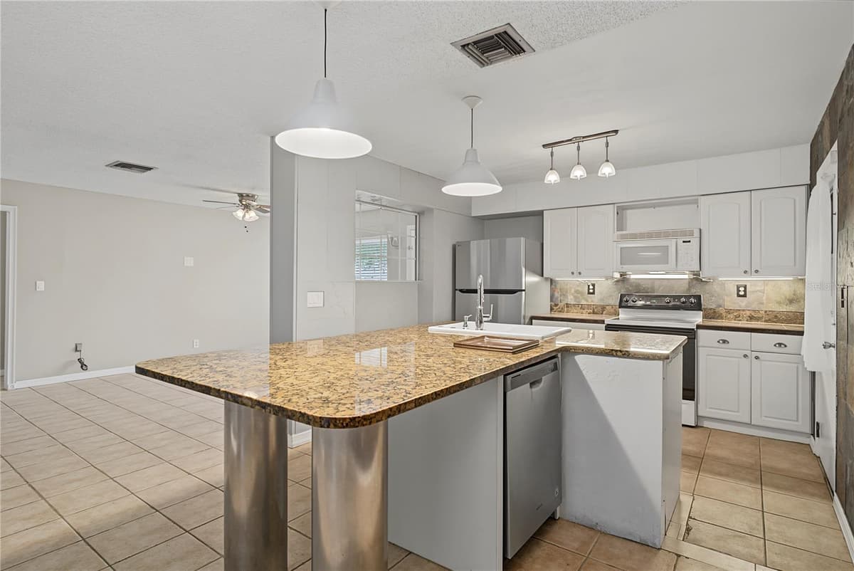 10145 BLUFF COURT — photo 16 of 45
