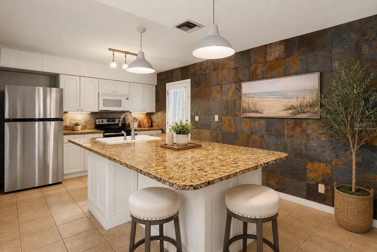 10145 BLUFF COURT — photo 14 of 45
