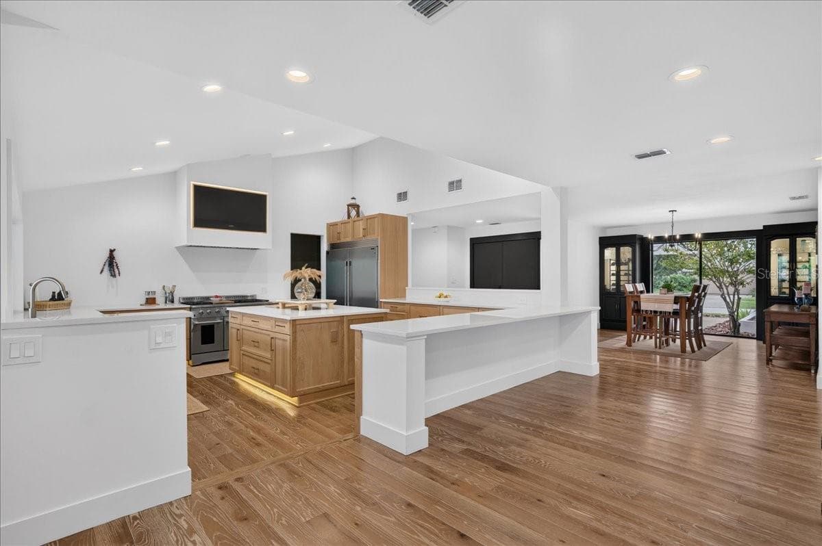 2862 SHADY OAK COURT — photo 8 of 62