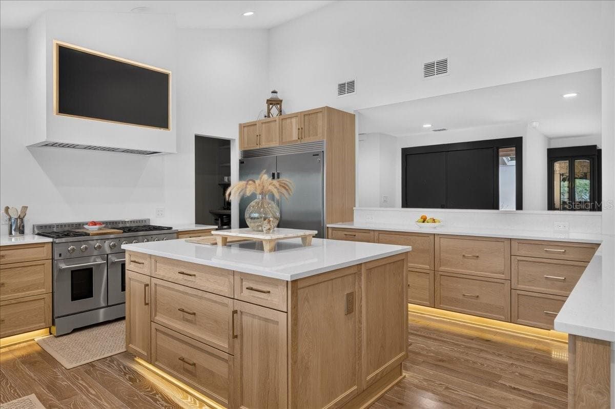 2862 SHADY OAK COURT — photo 11 of 62
