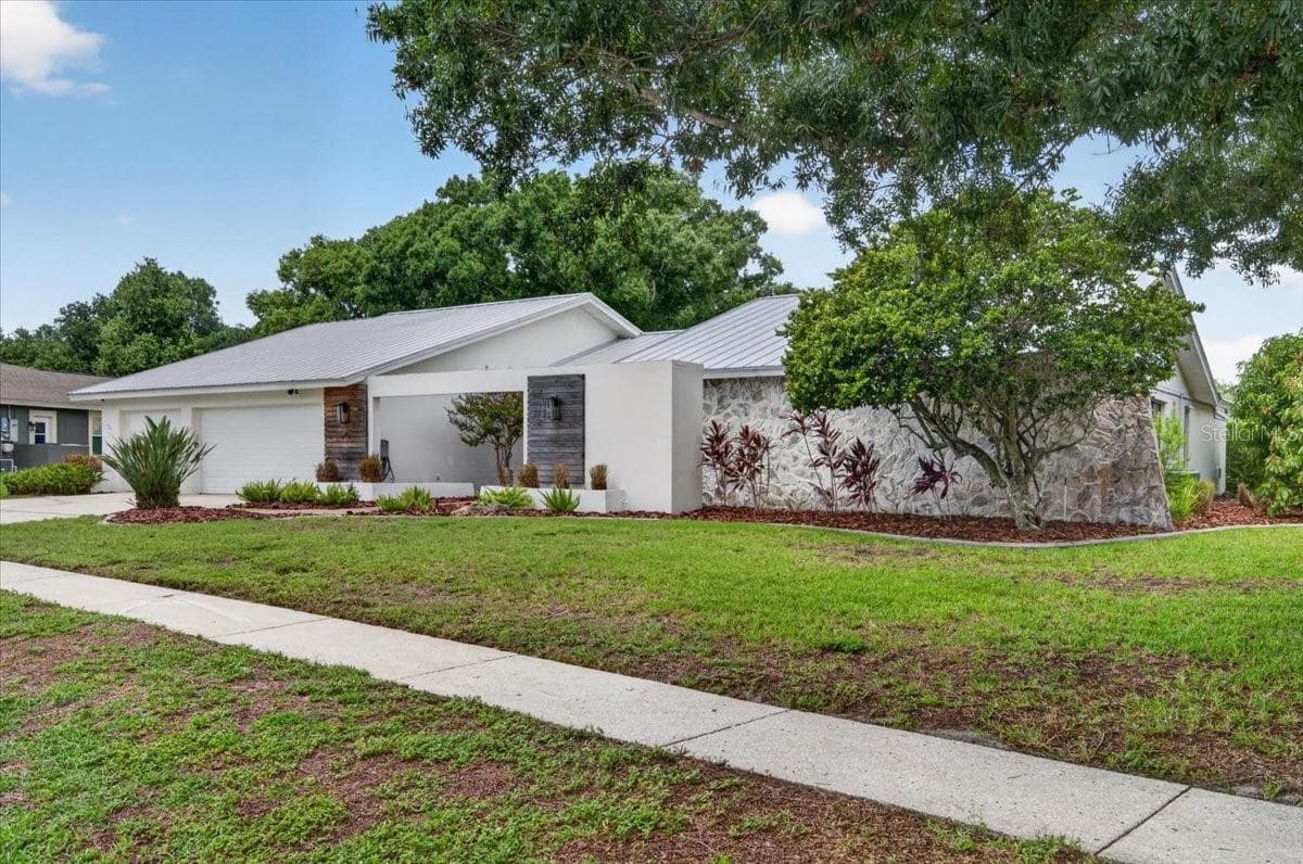 2862 SHADY OAK COURT — photo 3 of 62