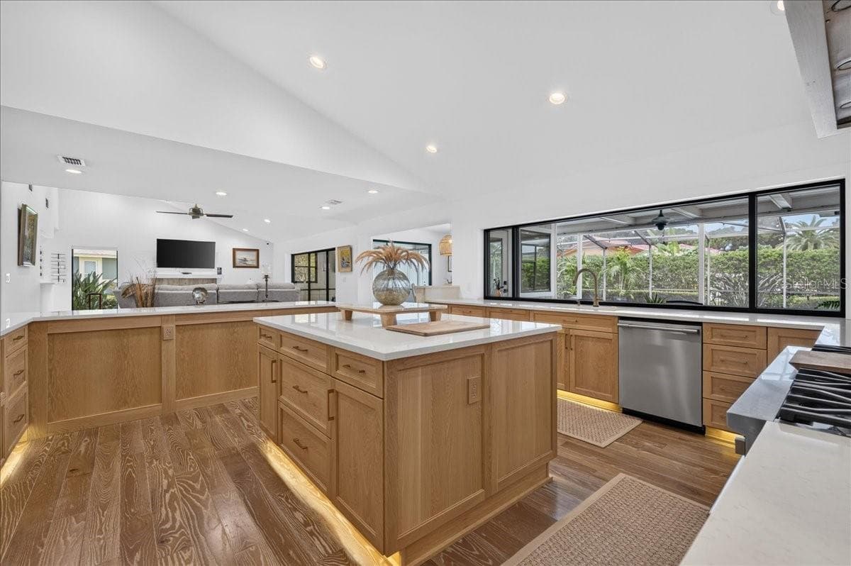 2862 SHADY OAK COURT — photo 12 of 62