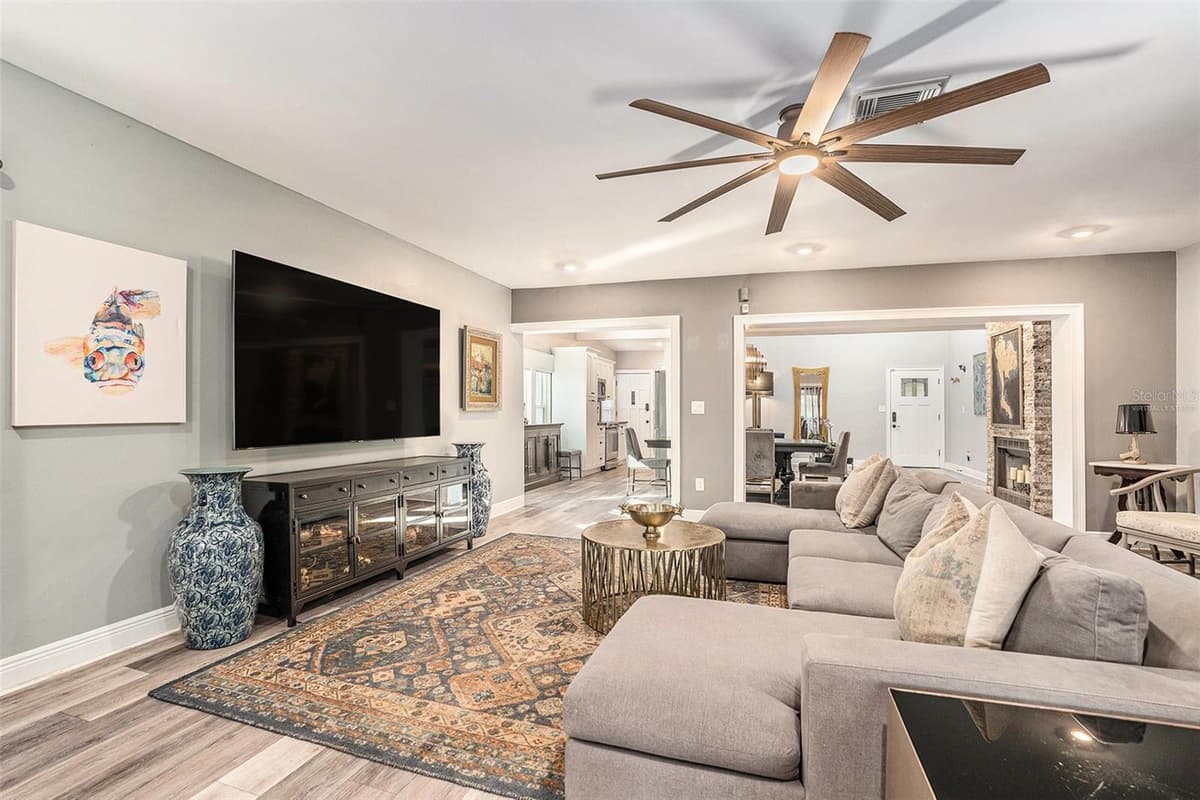 2134 SERPENTINE CIRCLE — photo 7 of 41