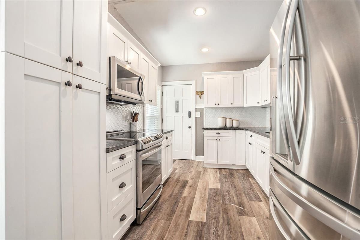 2134 SERPENTINE CIRCLE — photo 13 of 41