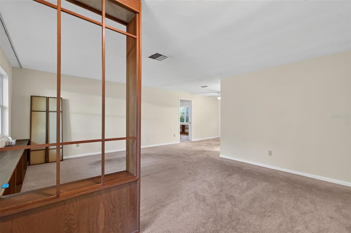 3705 7TH PLACE — photo 3 of 34