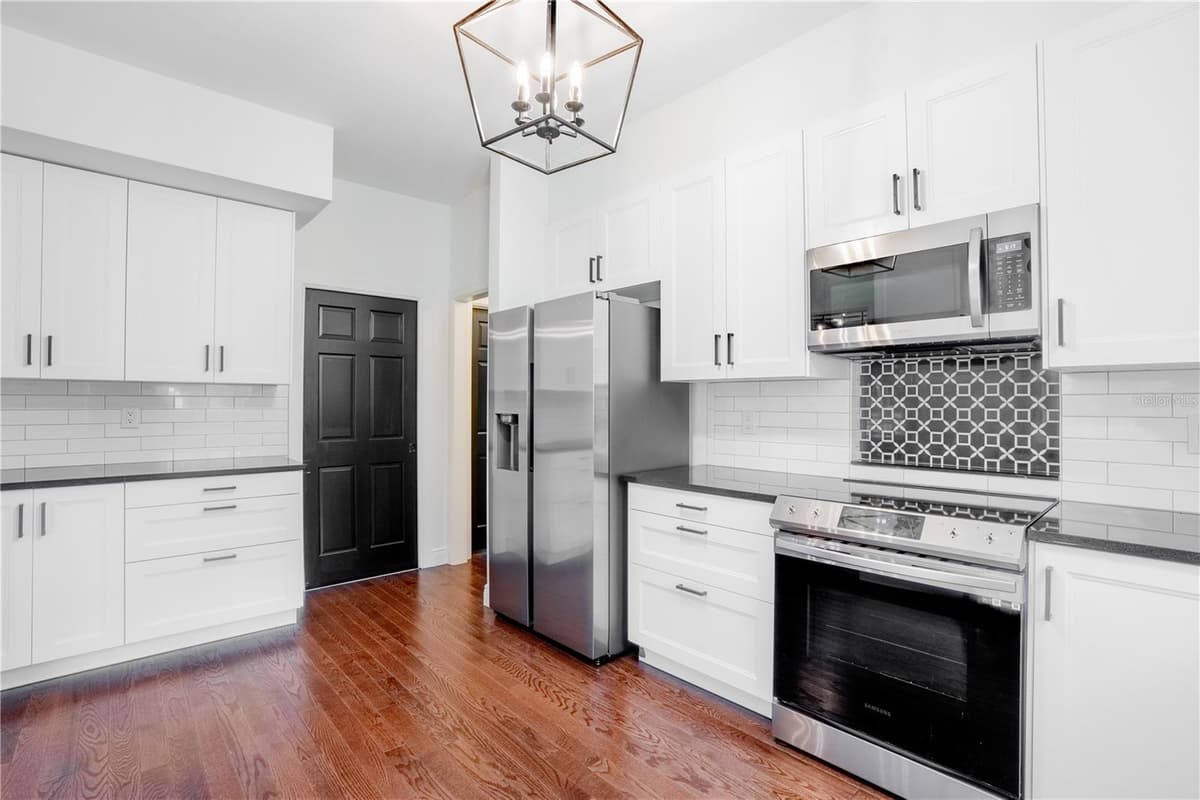 207 LEVIS AVENUE — photo 27 of 40