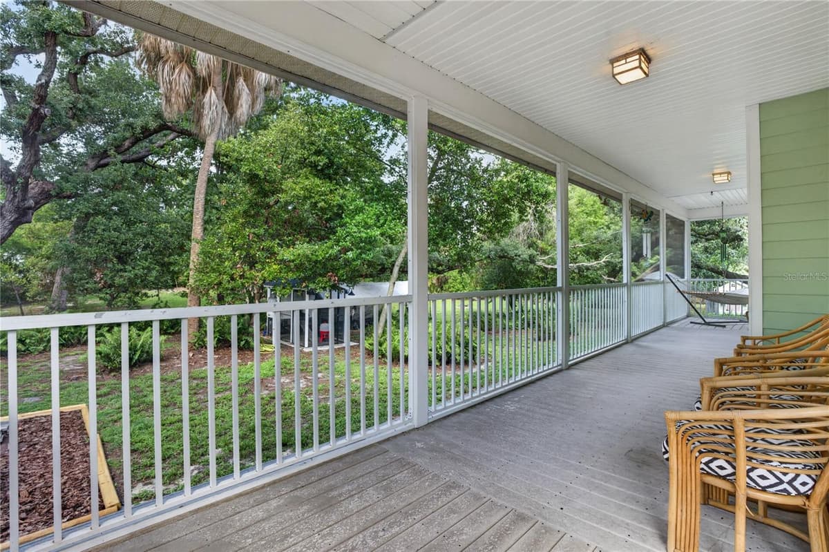207 LEVIS AVENUE — photo 17 of 40
