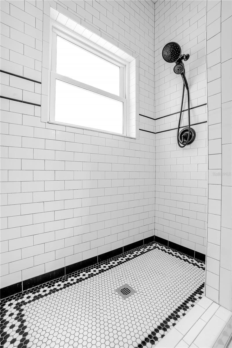 207 LEVIS AVENUE — photo 34 of 40