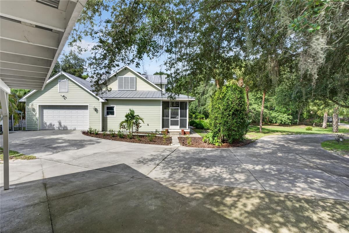 207 LEVIS AVENUE — photo 12 of 40