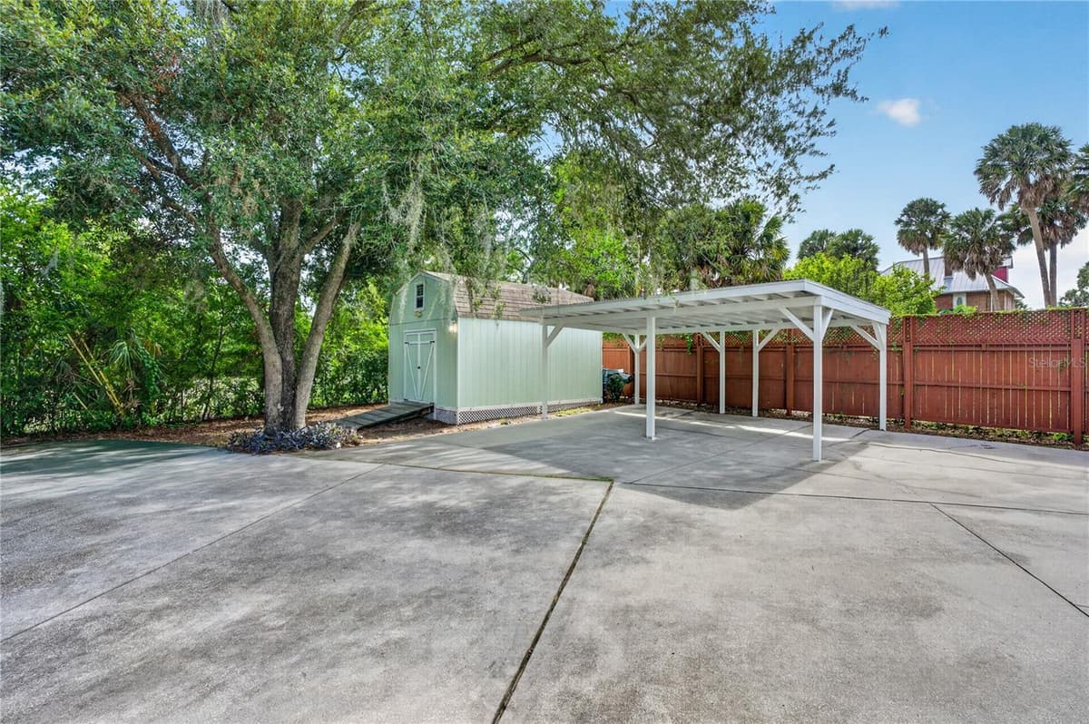 207 LEVIS AVENUE — photo 11 of 40