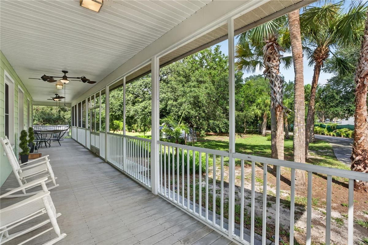 207 LEVIS AVENUE — photo 15 of 40