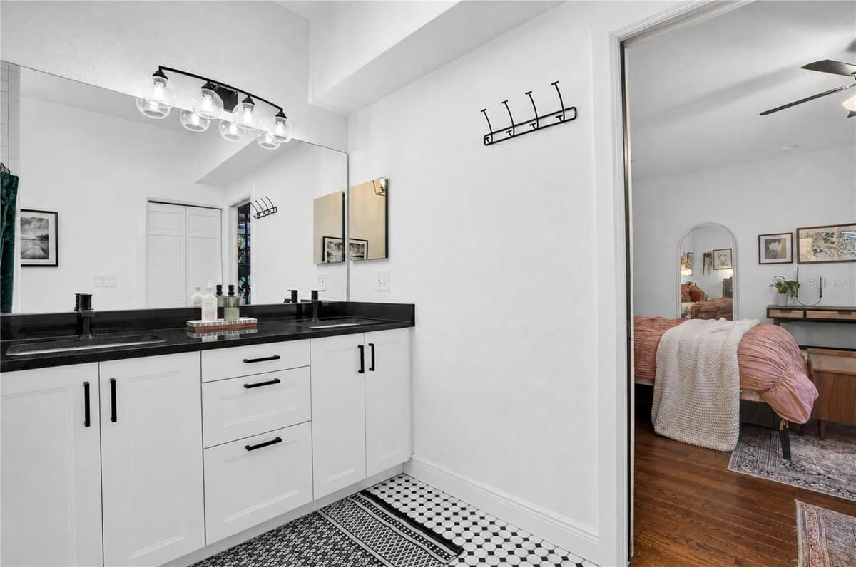207 LEVIS AVENUE — photo 33 of 40