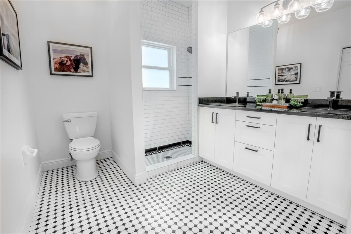 207 LEVIS AVENUE — photo 32 of 40