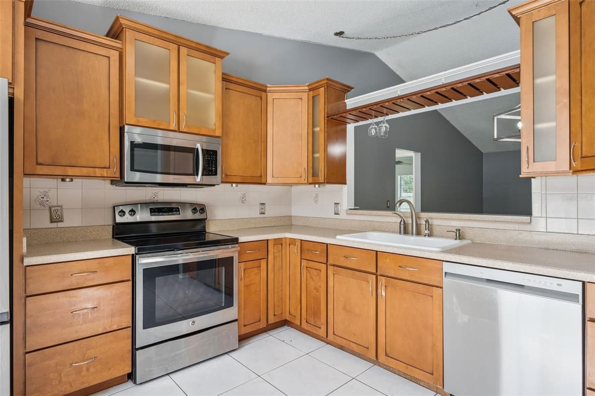 2136 OPAL DRIVE — photo 3 of 20