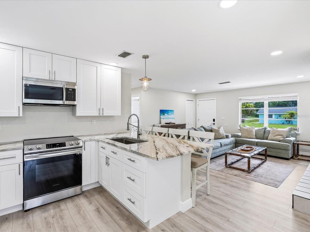 13632 DRYSDALE AVENUE — photo 12 of 34