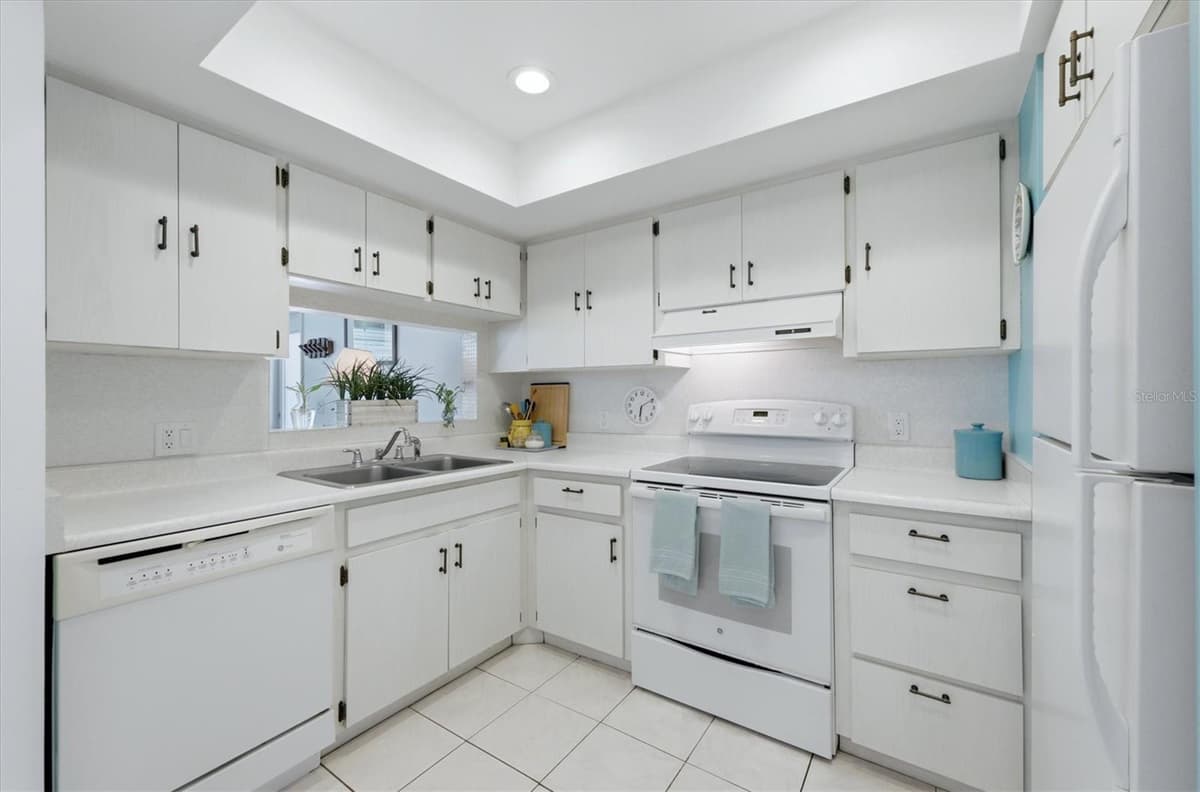 1027 BEACH MANOR CIRCLE — photo 14 of 98