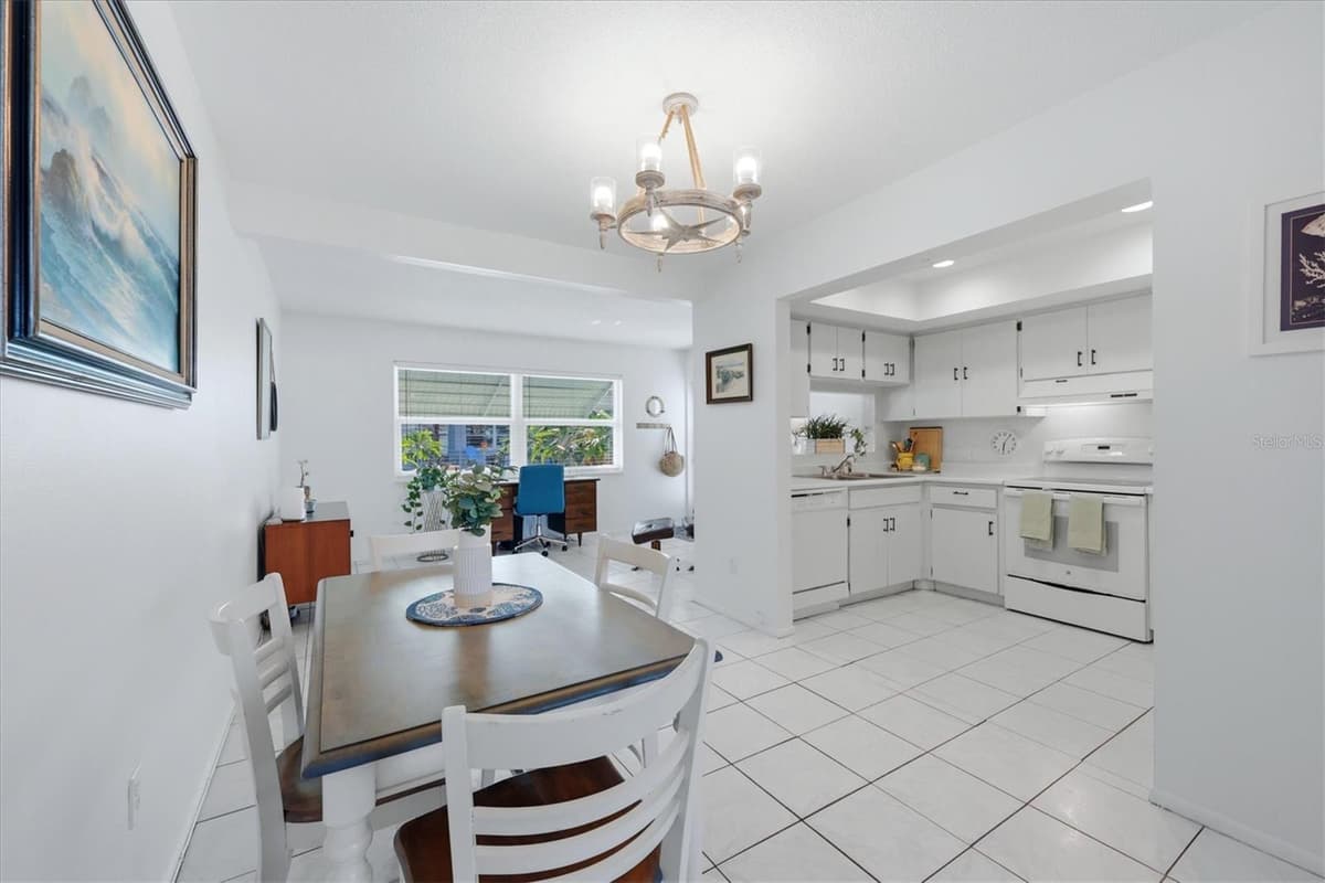 1027 BEACH MANOR CIRCLE — photo 10 of 98